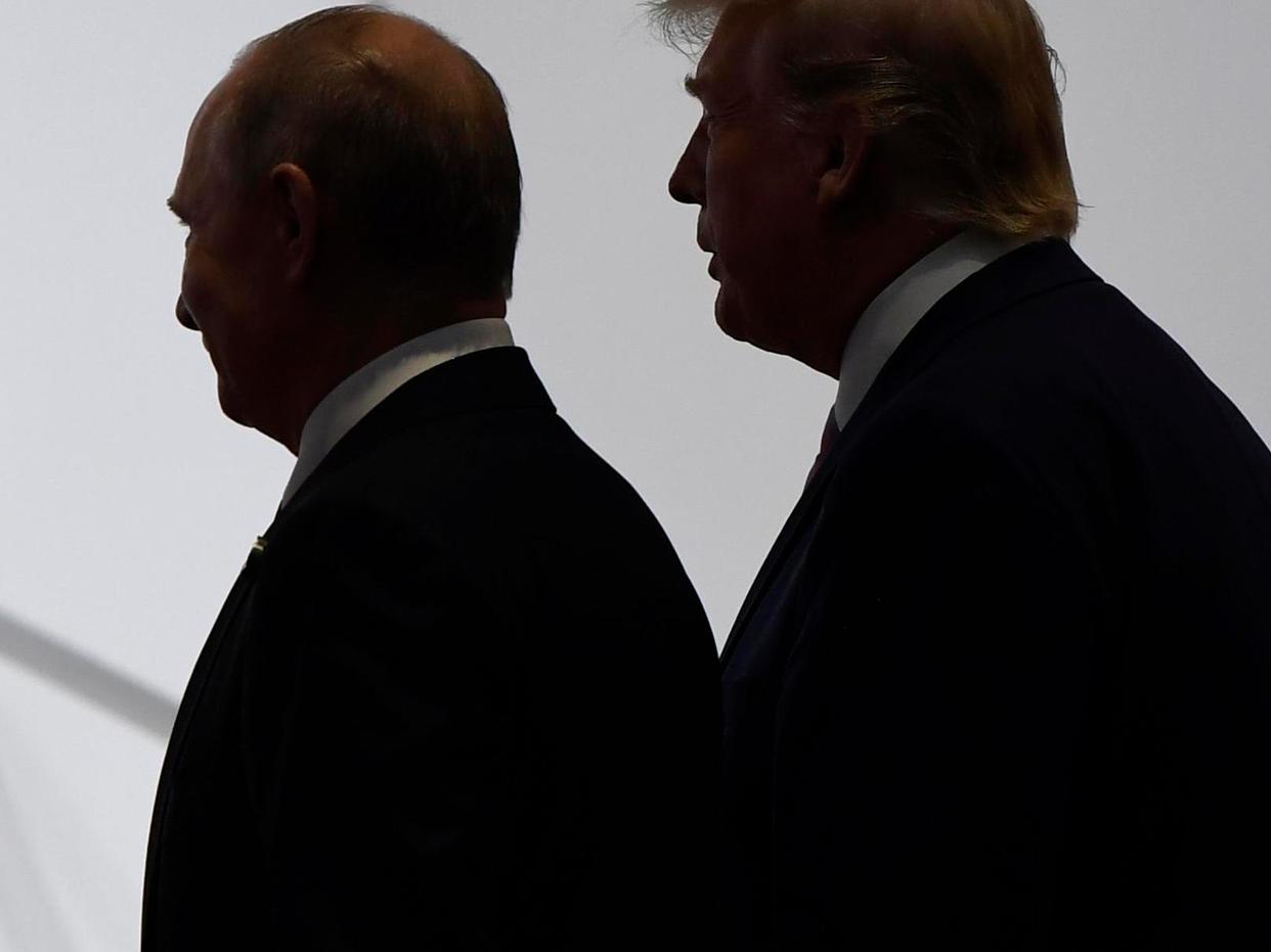 这是2019年6月28日在日本大阪拍摄的参加G20峰会的美国总统特朗普（右）和俄罗斯总统普京。