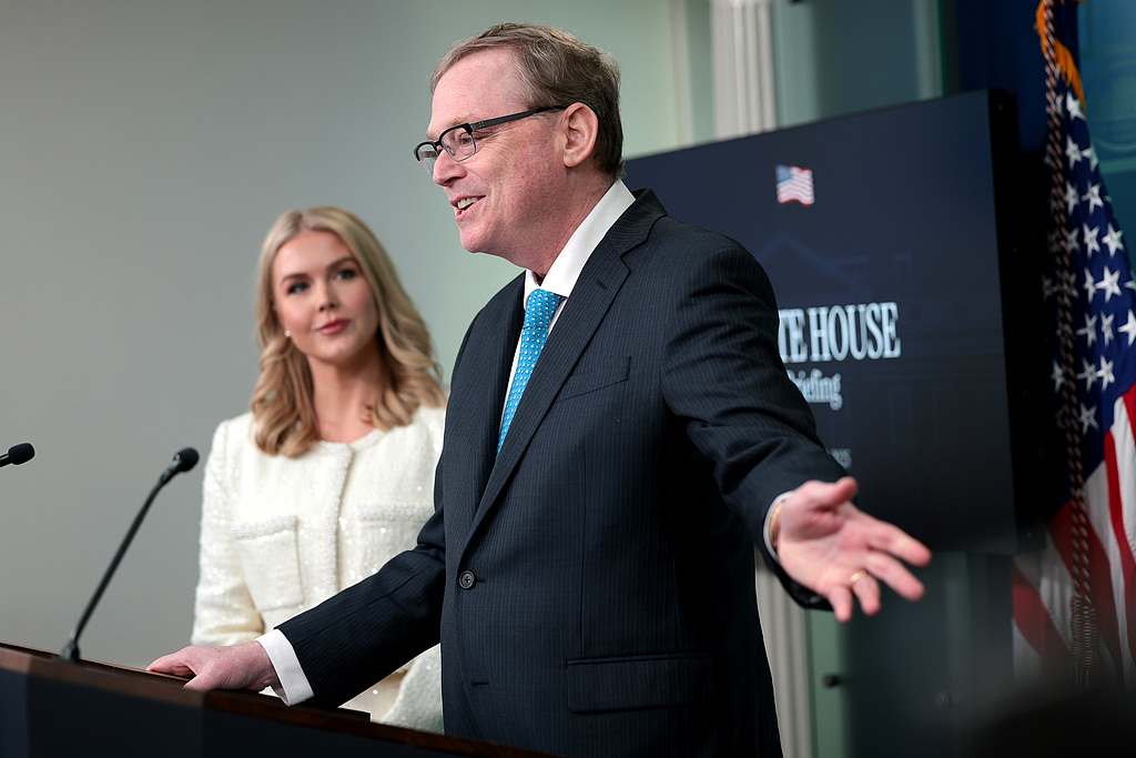 白宫新闻秘书卡罗琳·莱维特和美国国家经济委员会主席凯文·哈西特