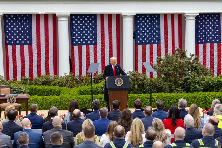 4月2日，美国总统特朗普在华盛顿白宫发表讲话新华社记者 胡友松 摄