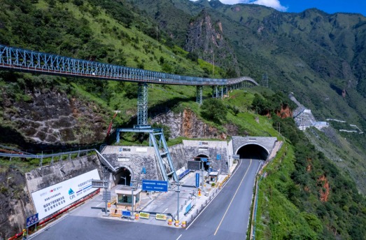 图为:国投集团所属雅砻江水电与清华大学校企共建的极深地下实验室——锦屏大设施(受访者供图).png 3d3eb81ac74c480ba8cf680399506409.png
