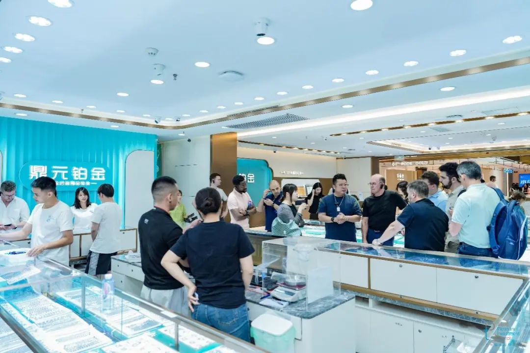 国际贵金属产业高管代表团参观铂金展厅