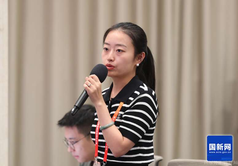 证券时报记者提问（徐想 摄）