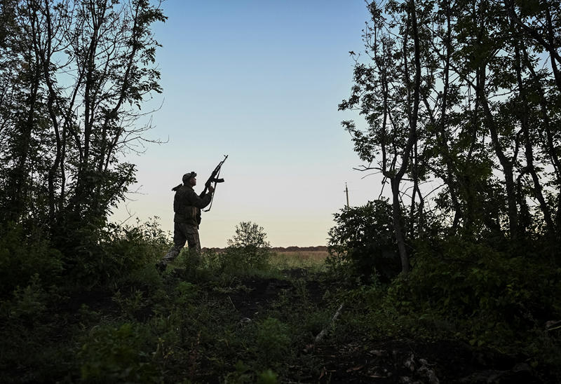 当地时间2025年8月5日，顿涅茨克地区波克罗夫斯克附近，俄乌冲突持续，乌军在前线阵地驻守。图源IC