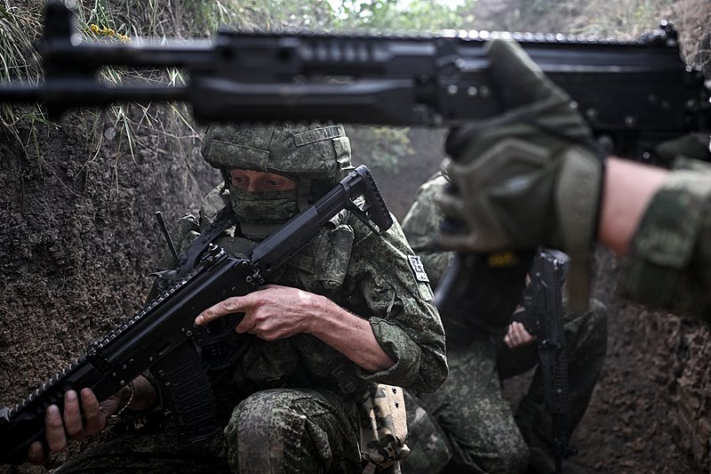 当地时间8月3日，库尔斯克地区，俄罗斯“北方”部队第34独立山地摩托化步兵旅的突击队士兵参加战斗训练。 视觉中国