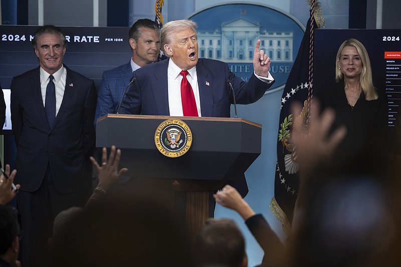 当地时间8月11日，美国华盛顿，白宫詹姆斯·S·布雷迪新闻发布室，美国总统唐纳德出席新闻发布会。 视觉中国