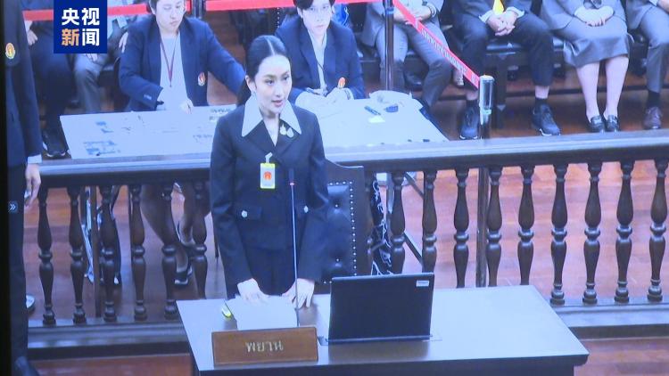 泰国被停职总理佩通坦就其涉嫌违宪案出庭作证