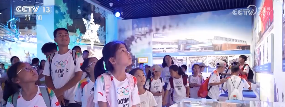 满足美好生活需要、拉动经济增长 服务消费升级有哪些实招?| 解读↓