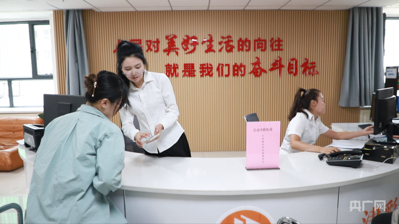【人民城市·温情中国】乌鲁木齐:城市脉动中的民生温度