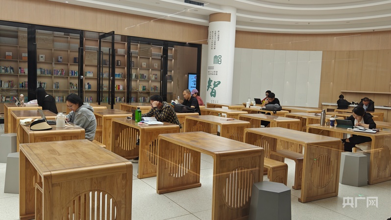 【人民城市·温情中国】乌鲁木齐:城市脉动中的民生温度