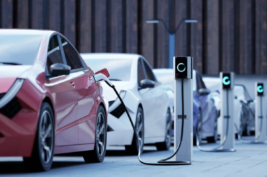 麦肯锡合伙人帕特里克·绍夫斯评论称，各国意识到转型没想象中快，电动车不是智能手机。