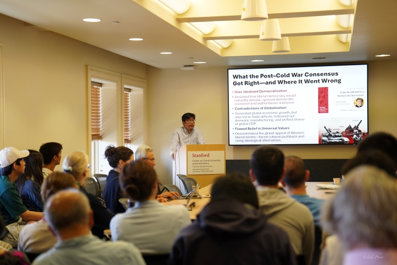 包刚升在斯坦福大学讲课