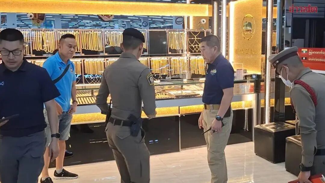 ▲警方在案发现场勘察