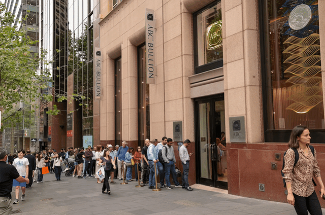 排队买金条的澳大利亚人。图源：GJ