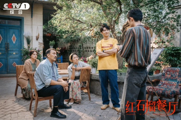 首部新疆都市情感剧!《红石榴餐厅》CCTV-1黄金档今晚开播_fororder_3_副本