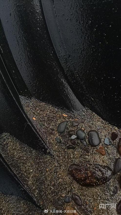 陈斐在群内发的淘金现场图