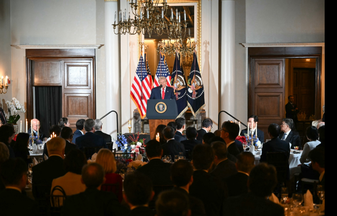 图：特朗普结束日本访问