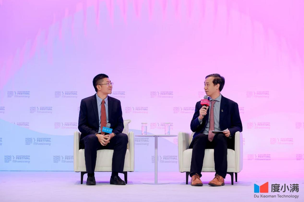 （朱光与林晨就“大模型在金融领域的应用”进行对谈）