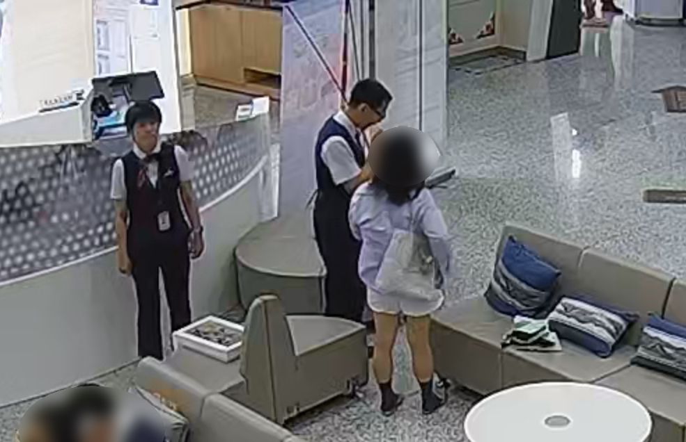 “警银联动”劝阻被害人。上海警方供图