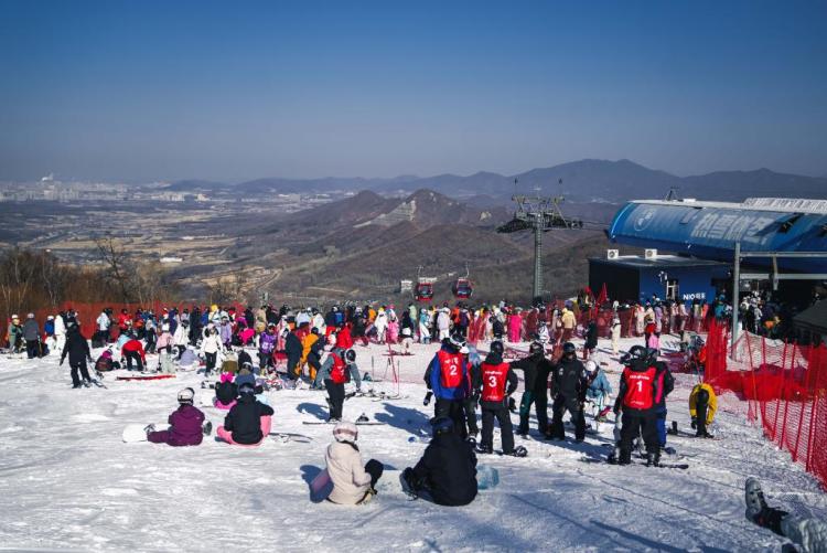 突破万亿元大关!来看我国冰雪产业发展新图景