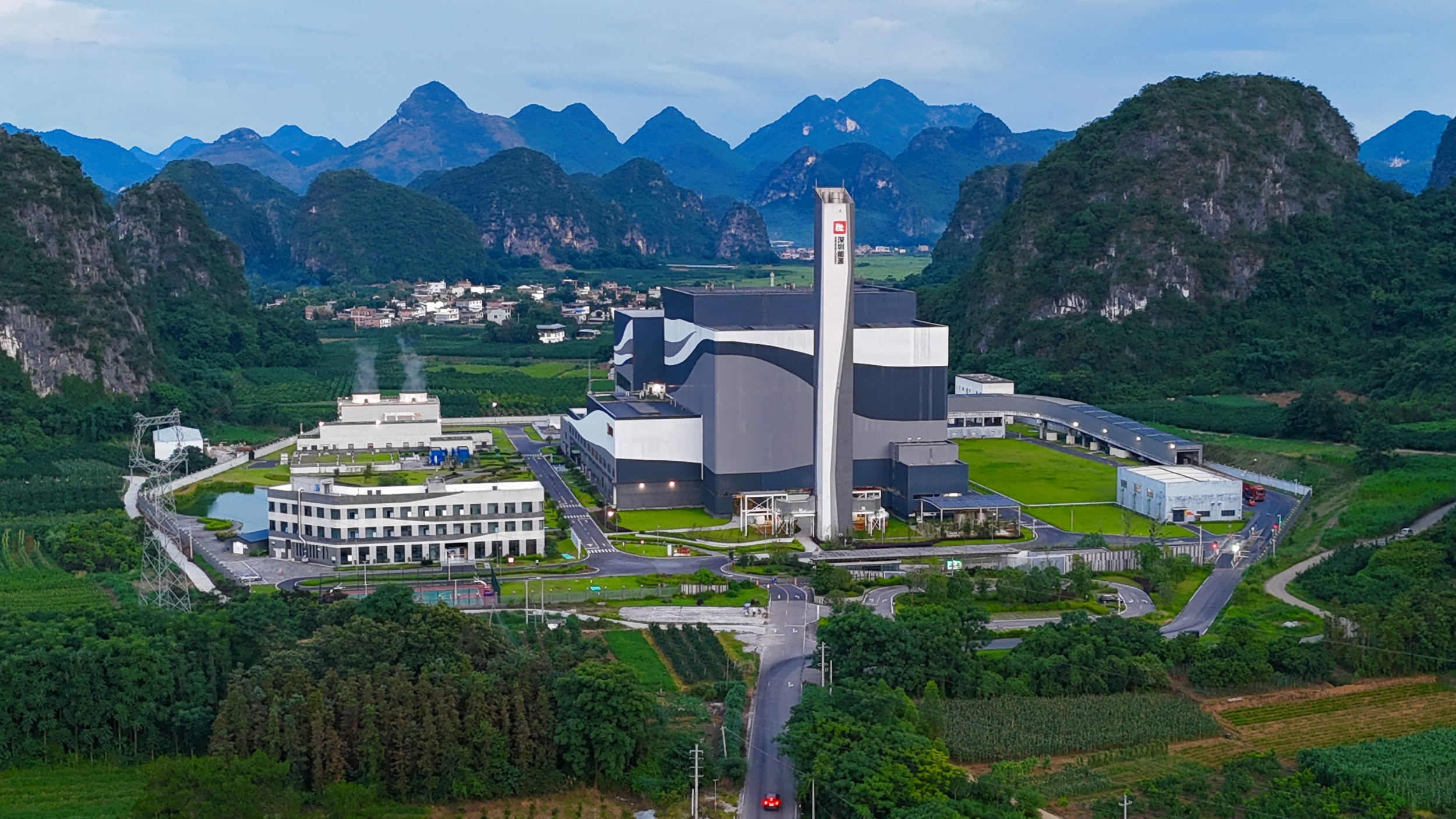 （深圳能源环保股份有限公司在广西阳朔县建立的花园式垃圾焚烧发电厂）