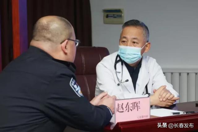 赵东晖在通化义诊。受访者供图