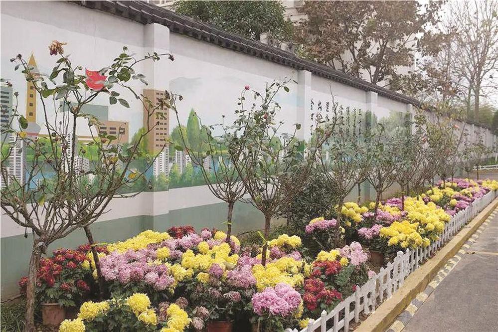 改造提升后的滏山花园小区一角。 本报记者 范文平 摄
